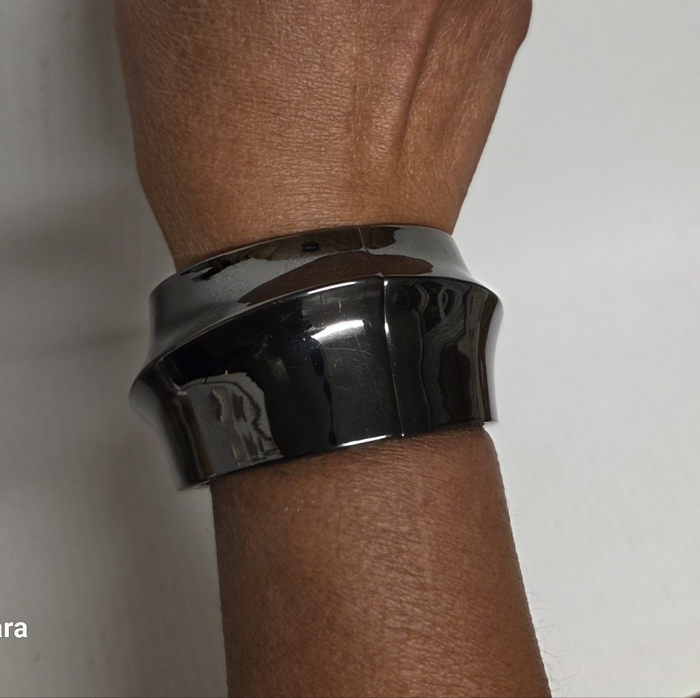 Black Gunmetal Sloping Peak Hinged Cuff Bracelet